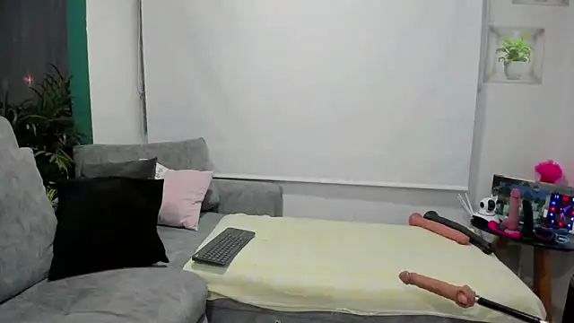 Snapshot of larossasexy chatting on October 24, 11:01 pm larossasexy online show from October 24, 11:01 pm