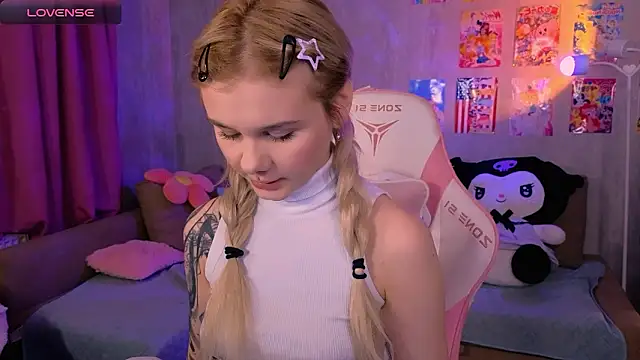 Britney Lynch online show from March 6, 6:48 pm