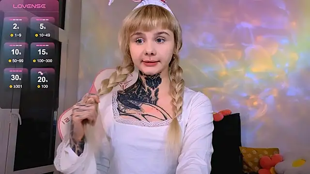 Britney Lynch online show from March 26, 7:08 pm