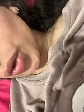 Snapshot of lylyacachonda chatting on June 1, 6:31 pm lylyacachonda online show from June 1, 6:31 pm