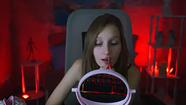 EllaHorton online show from February 8, 6:43 am