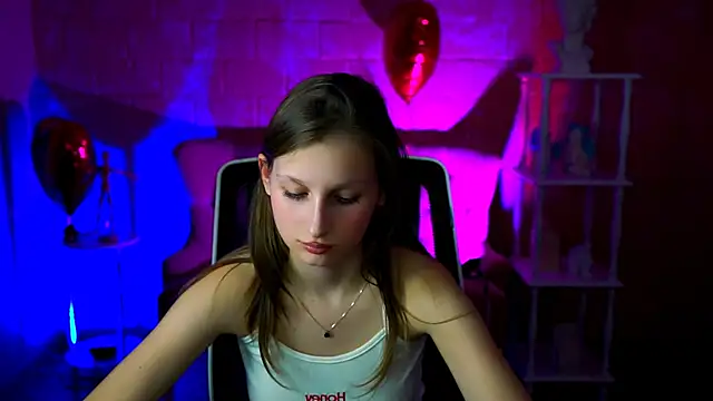 EllaHorton online show from March 5, 7:06 pm