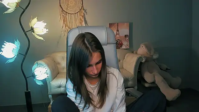 EllaHorton online show from March 18, 7:10 pm