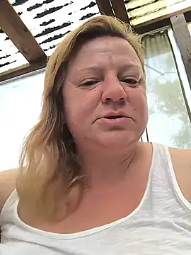 Snapshot of jusichka chatting on June 4, 5:02 am jusichka online show from June 4, 5:02 am