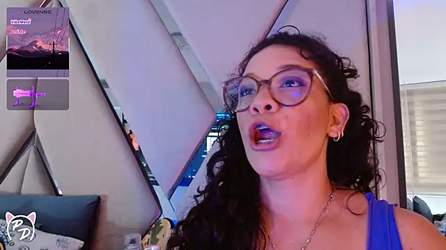 Snapshot of paula_daniela1 chatting on June 24, 9:36 pm paula daniela1 online show from June 24, 9:36 pm