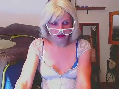 Snapshot of LorenJade chatting on April 19, 9:52 am LorenJade online show from April 19, 9:52 am