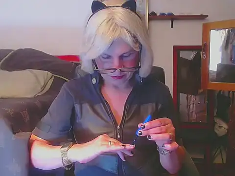 Snapshot of LorenJade chatting on April 22, 7:11 am LorenJade online show from April 22, 7:11 am
