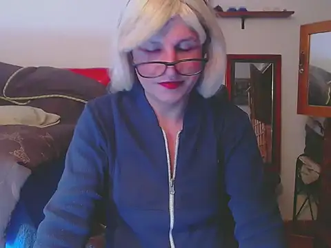 Snapshot of LorenJade chatting on April 28, 8:08 am LorenJade online show from April 28, 8:08 am