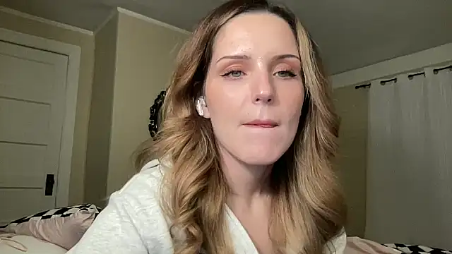 Snapshot of sexylilly69 chatting on April 29, 12:37 am sexylilly69 online show from April 29, 12:37 am