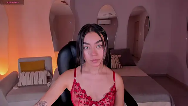 Snapshot of GigiLee_ chatting on December 8, 11:51 pm GigiLee  online show from December 8, 11:51 pm