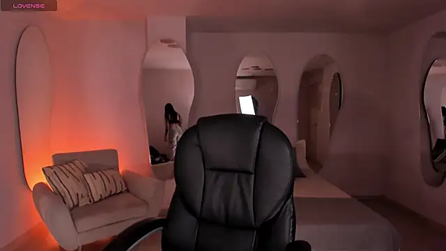 Snapshot of GigiLee_ chatting on December 17, 12:00 pm GigiLee  online show from December 17, 12:00 pm