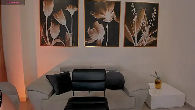 Snapshot of GigiLee_ chatting on December 31, 11:53 am GigiLee  online show from December 31, 11:53 am