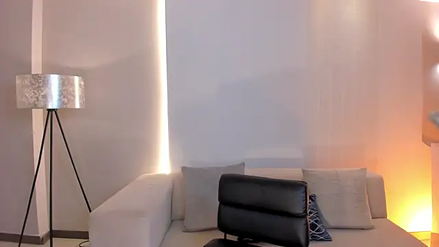 Snapshot of GigiLee_ chatting on January 30, 2:16 am GigiLee  online show from January 30, 2:16 am