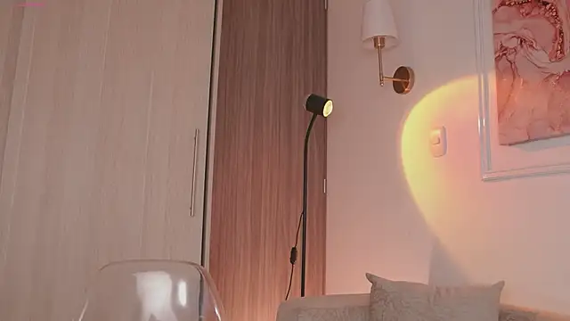 Snapshot of GigiLee_ chatting on March 16, 1:49 am GigiLee  online show from March 16, 1:49 am