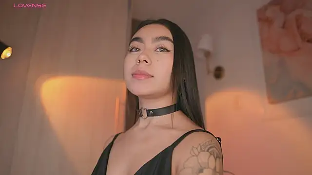 Snapshot of GigiLee_ chatting on October 10, 11:26 pm GigiLee  online show from October 10, 11:26 pm