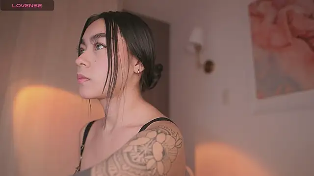 Snapshot of GigiLee_ chatting on October 14, 10:32 pm GigiLee  online show from October 14, 10:32 pm