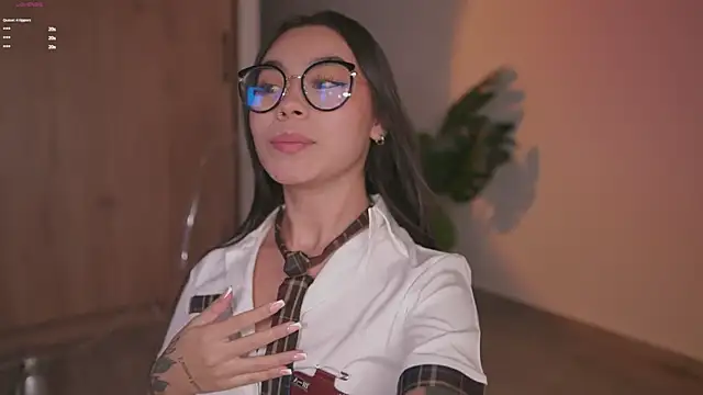 Snapshot of GigiLee_ chatting on October 25, 12:29 am GigiLee  online show from October 25, 12:29 am