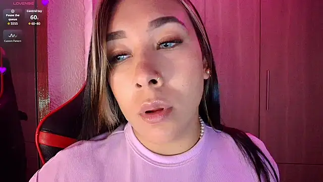 leahtemptation3 online show from April 4, 9:34 pm