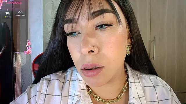 leahtemptation3 online show from May 15, 11:01 pm