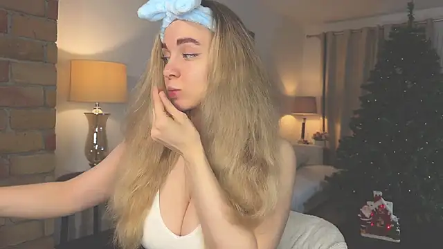 Snapshot of hotexclusive_ chatting on December 13, 4:00 am hotexclusive online show from December 13, 4:00 am