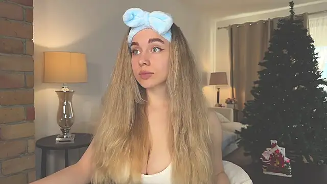 Snapshot of hotexclusive_ chatting on December 13, 7:04 am hotexclusive online show from December 13, 7:04 am