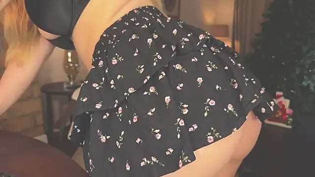 Snapshot of hotexclusive_ chatting on December 17, 4:34 am hotexclusive online show from December 17, 4:34 am