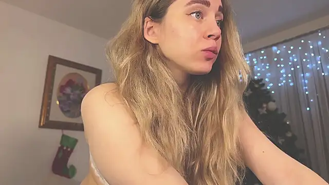 Snapshot of hotexclusive_ chatting on January 1, 4:39 am hotexclusive online show from January 1, 4:39 am