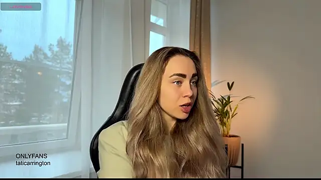 Snapshot of hotexclusive_ chatting on October 20, 4:02 am hotexclusive online show from October 20, 4:02 am