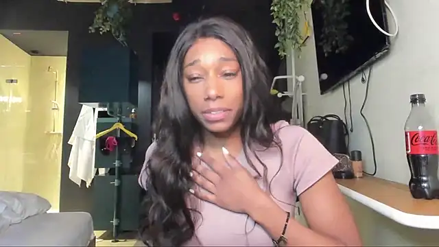 Snapshot of smileybabe chatting on February 14, 4:31 pm smileybabe online show from February 14, 4:31 pm