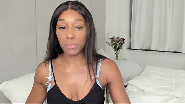 Snapshot of smileybabe chatting on February 25, 5:47 pm smileybabe online show from February 25, 5:47 pm