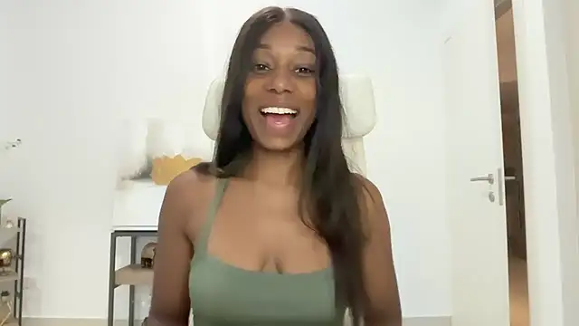 Snapshot of smileybabe chatting on June 9, 5:24 pm smileybabe online show from June 9, 5:24 pm