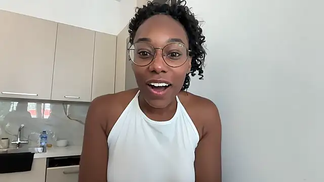Snapshot of smileybabe chatting on July 12, 8:49 am smileybabe online show from July 12, 8:49 am