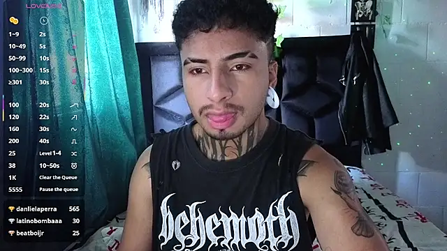 Snapshot of JuanCamiilo_66 chatting on May 12, 4:04 pm JuanCamiilo 66 online show from May 12, 4:04 pm