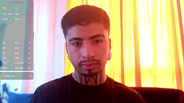 Snapshot of JuanCamiilo_66 chatting on May 15, 8:16 pm JuanCamiilo 66 online show from May 15, 8:16 pm