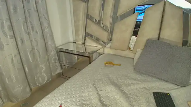 Natalyefoster online show from April 14, 7:20 pm