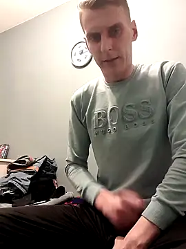 Mrleitenant online show from February 11, 6:24 pm