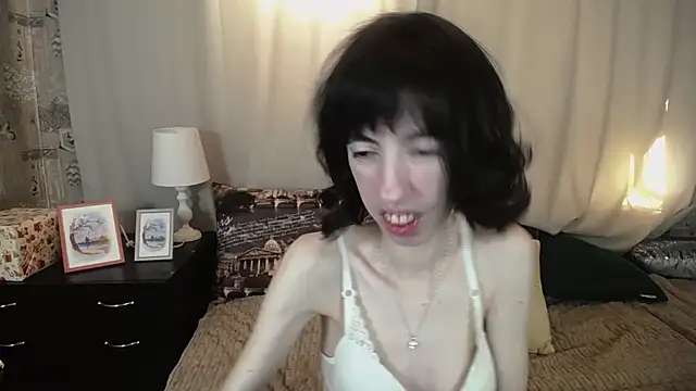 Snapshot of Unusual_G chatting on February 13, 6:20 am Unusual G online show from February 13, 6:20 am