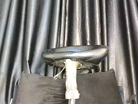 Snapshot of Fuck-Me-Daddyy chatting on September 22, 2:13 am Fuck-Me-Daddyy online show from September 22, 2:13 am