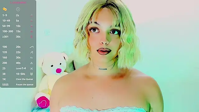 Emmaa Saenz  online show from March 18, 11:19 pm