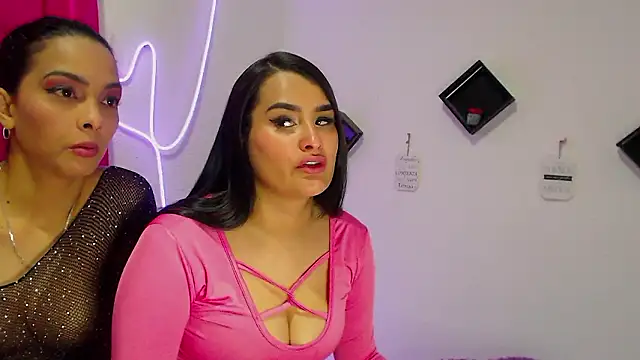 Snapshot of agatha_lovee chatting on December 1, 11:25 pm agatha lovee online show from December 1, 11:25 pm