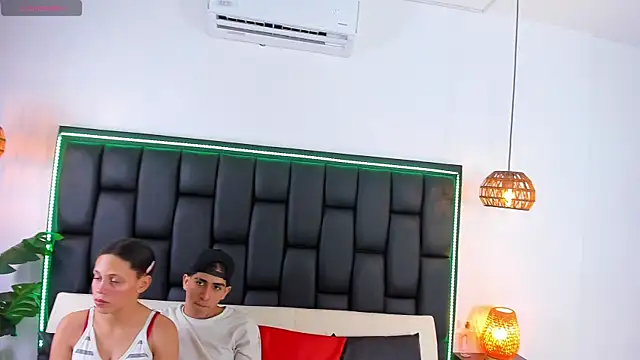 Snapshot of Crazy_nigth01 chatting on November 22, 1:48 am Crazy nigth01 online show from November 22, 1:48 am