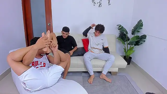 Snapshot of Crazy_nigth01 chatting on December 21, 2:19 am Crazy nigth01 online show from December 21, 2:19 am