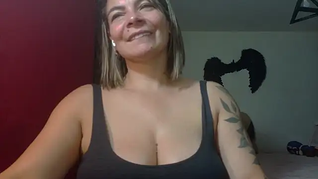 Snapshot of charlotedoll chatting on June 11, 1:16 am charlotedoll online show from June 11, 1:16 am