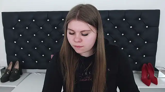 Snapshot of AbbyPleasure chatting on February 18, 3:32 pm AbbyPleasure online show from February 18, 3:32 pm