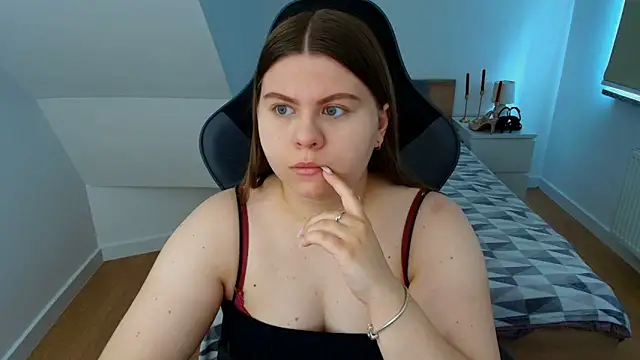 Snapshot of AbbyPleasure chatting on June 6, 11:37 am AbbyPleasure online show from June 6, 11:37 am
