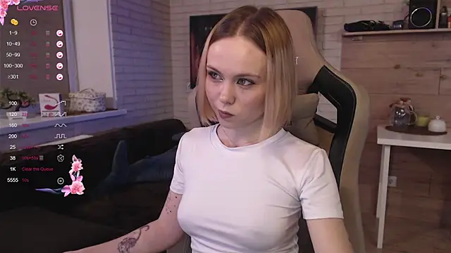 Snapshot of lucy_mirror chatting on September 13, 9:14 pm lucy mirror online show from September 13, 9:14 pm