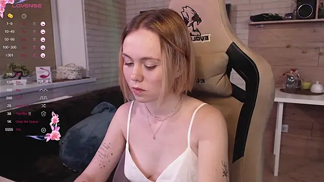 Snapshot of lucy_mirror chatting on September 14, 9:03 pm lucy mirror online show from September 14, 9:03 pm