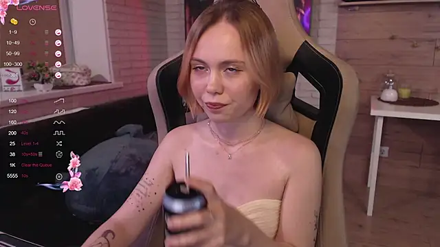 Snapshot of lucy_mirror chatting on September 17, 8:10 pm lucy mirror online show from September 17, 8:10 pm