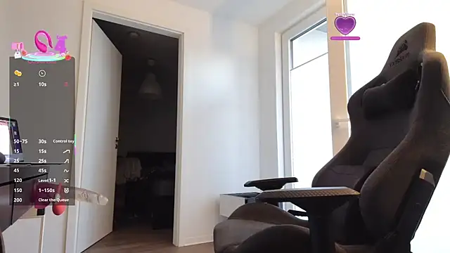 Snapshot of Hot_ToyBoy6974 chatting on April 26, 3:59 am Hot ToyBoy6974 online show from April 26, 3:59 am