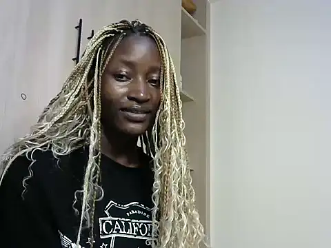 Snapshot of thicky_anncy chatting on December 4, 12:30 am thicky anncy online show from December 4, 12:30 am